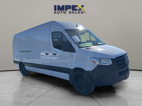 Used 2025 Mercedes-Benz Sprinter 2500 image 7