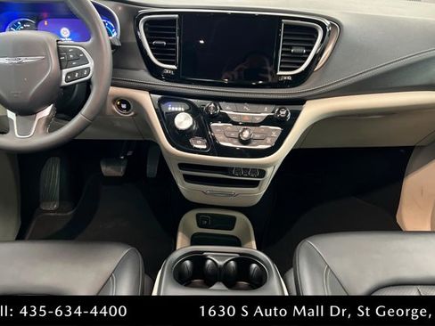 Used 2024 Chrysler Pacifica Limited FWD image 13