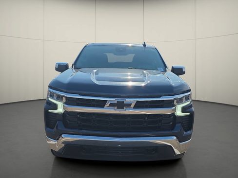 Used 2022 Chevrolet Silverado 1500 LT AWD/4WD image 2