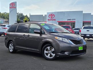 Used 2011 Toyota Sienna LE image 1