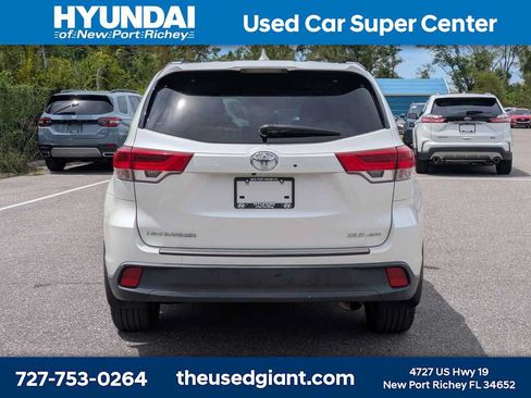 Used 2019 Toyota Highlander XLE AWD/4WD image 4