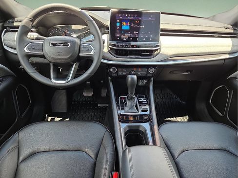 Used 2024 Jeep Compass Latitude AWD/4WD image 11