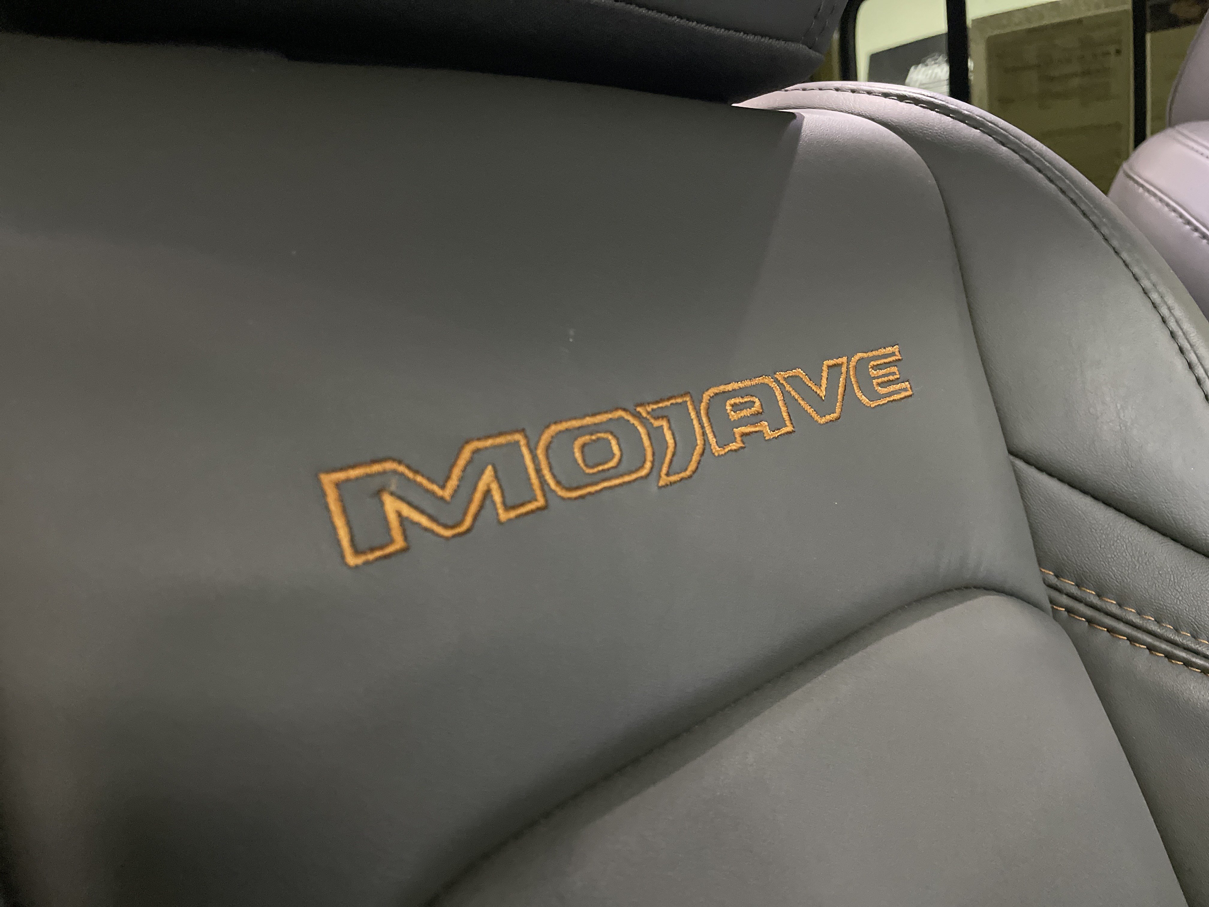 Used 2024 Jeep Gladiator Mojave AWD/4WD image 36