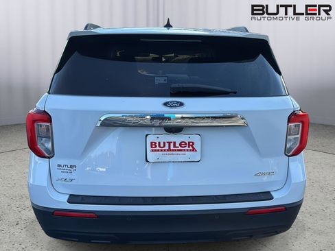 Used 2021 Ford Explorer XLT image 4