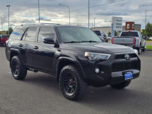 Used 2018 Toyota 4Runner SR5 Premium AWD/4WD image 4