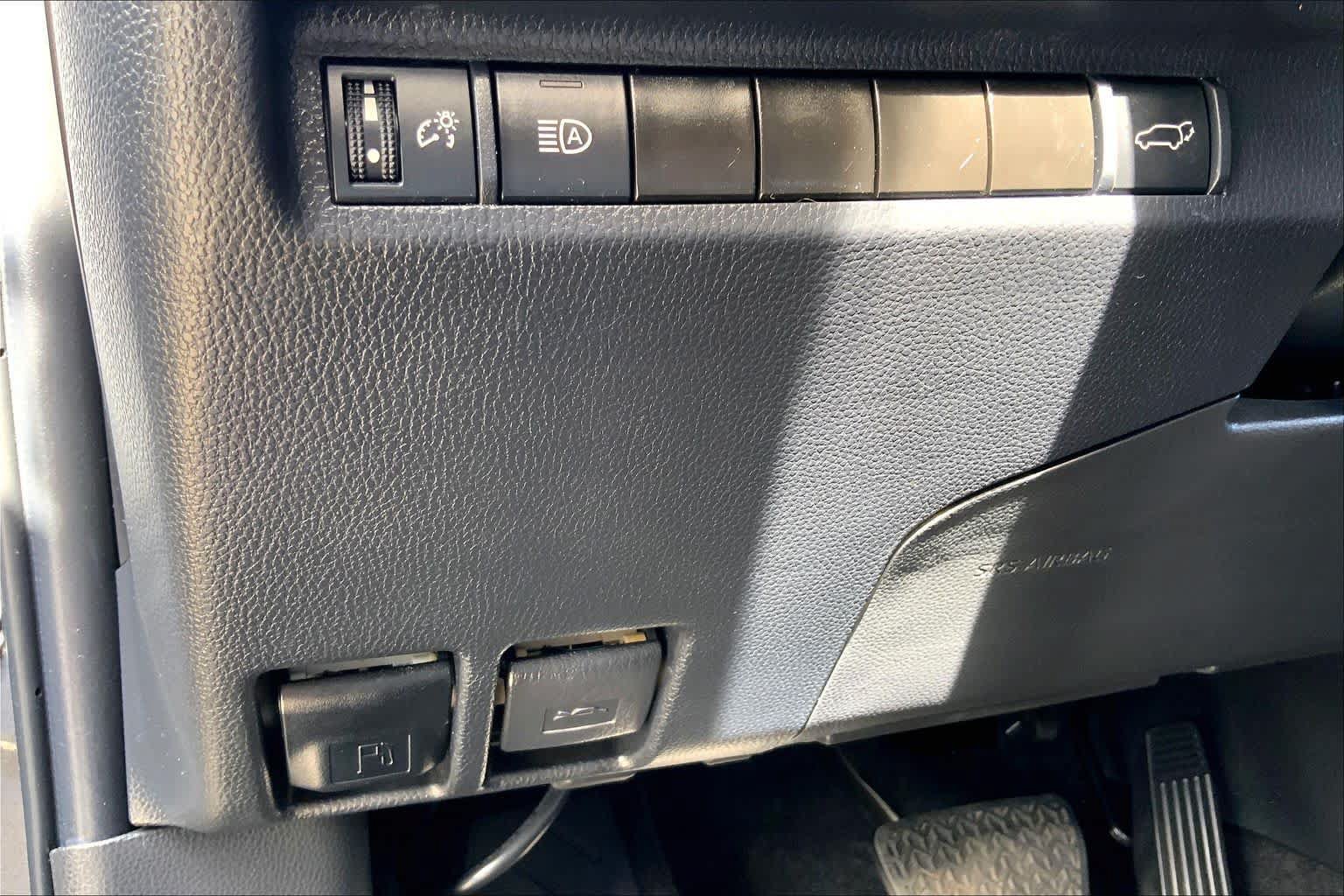 Used 2023 Toyota RAV4 XLE Premium FWD image 34