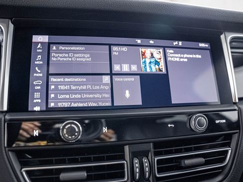 Certified 2023 Porsche Macan AWD/4WD image 23