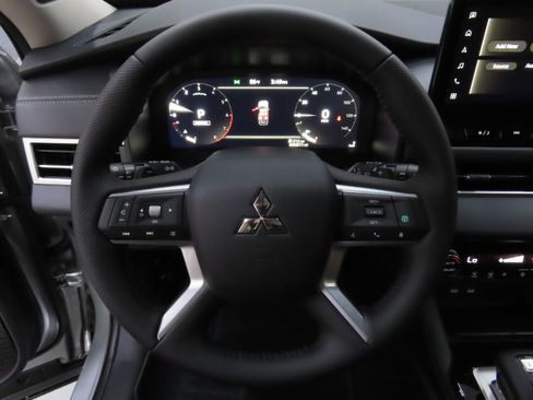 New 2025 Mitsubishi Outlander SE image 14