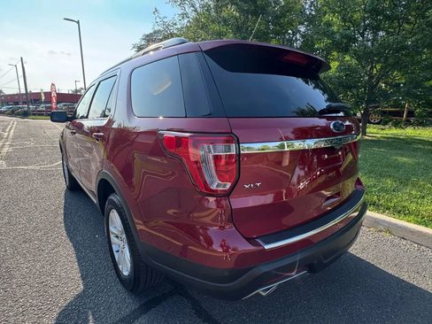 Used 2018 Ford Explorer XLT w/ Equipment Group 202A image 4