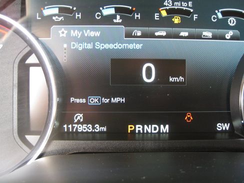 Used 2018 Ford Expedition XLT w/ Equipment Group 202A AWD/4WD image 18