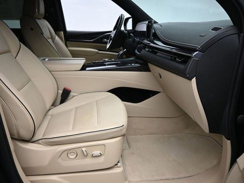 Used 2022 Cadillac Escalade ESV Premium Luxury image 6