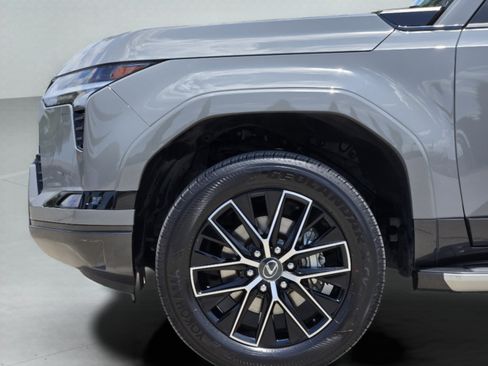Used 2024 Lexus GX 550 w/ Cold Area Package AWD/4WD image 39