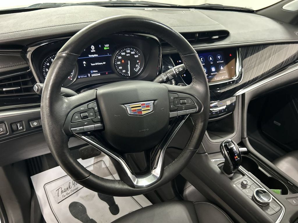 Used 2023 Cadillac XT6 Premium Luxury w/ Technology Package AWD/4WD image 4