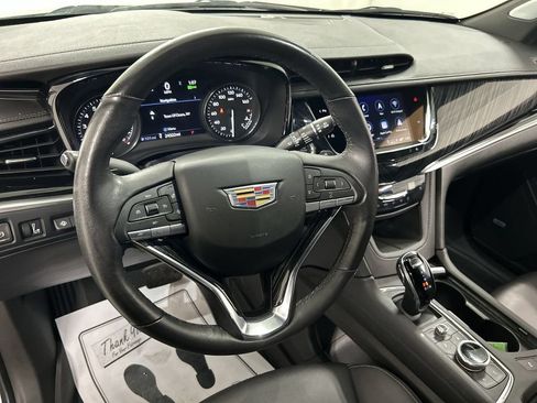 Used 2023 Cadillac XT6 Premium Luxury w/ Technology Package AWD/4WD image 4