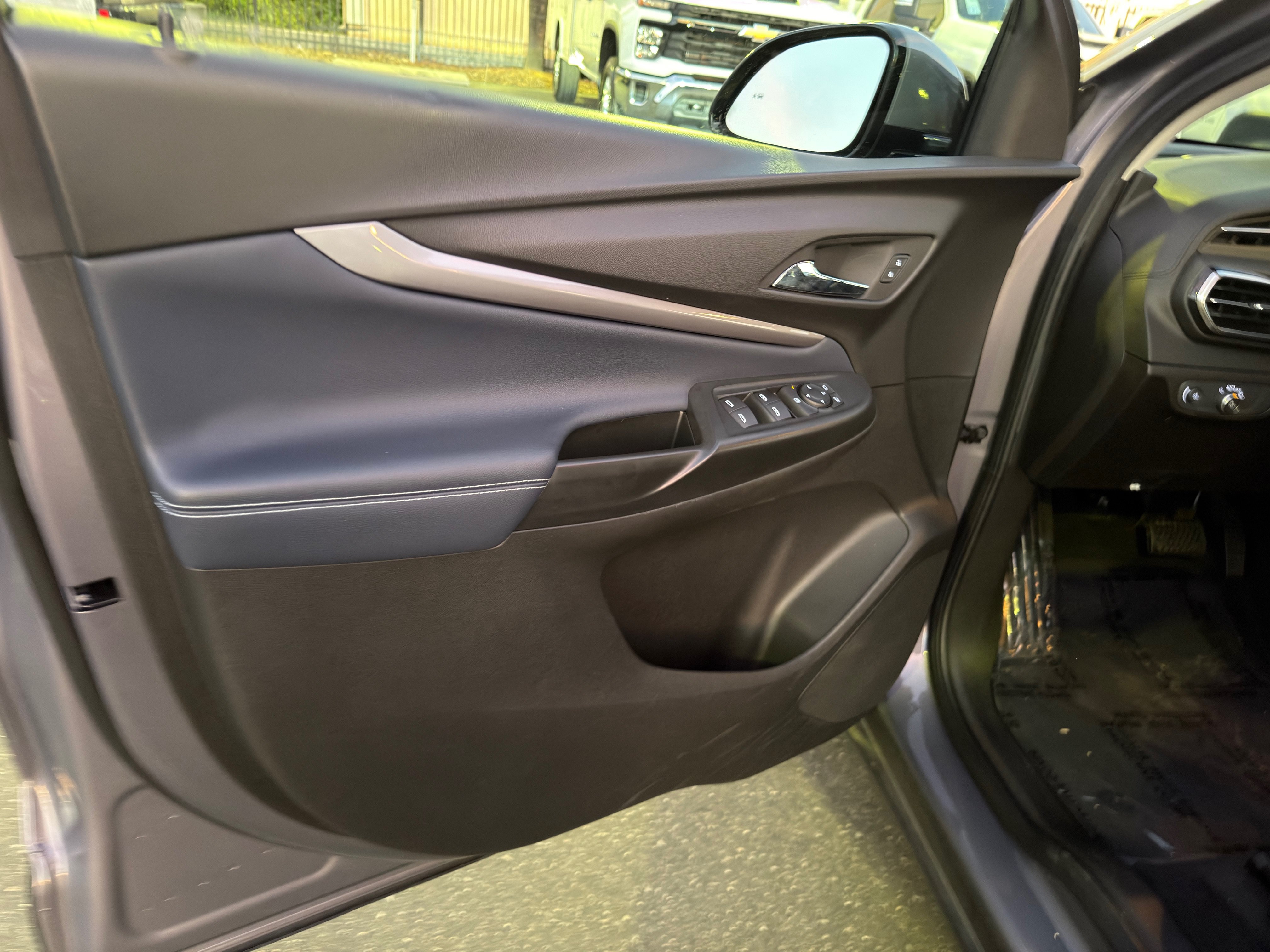 Used 2023 Chevrolet Bolt EUV LT w/ Convenience Package FWD image 23