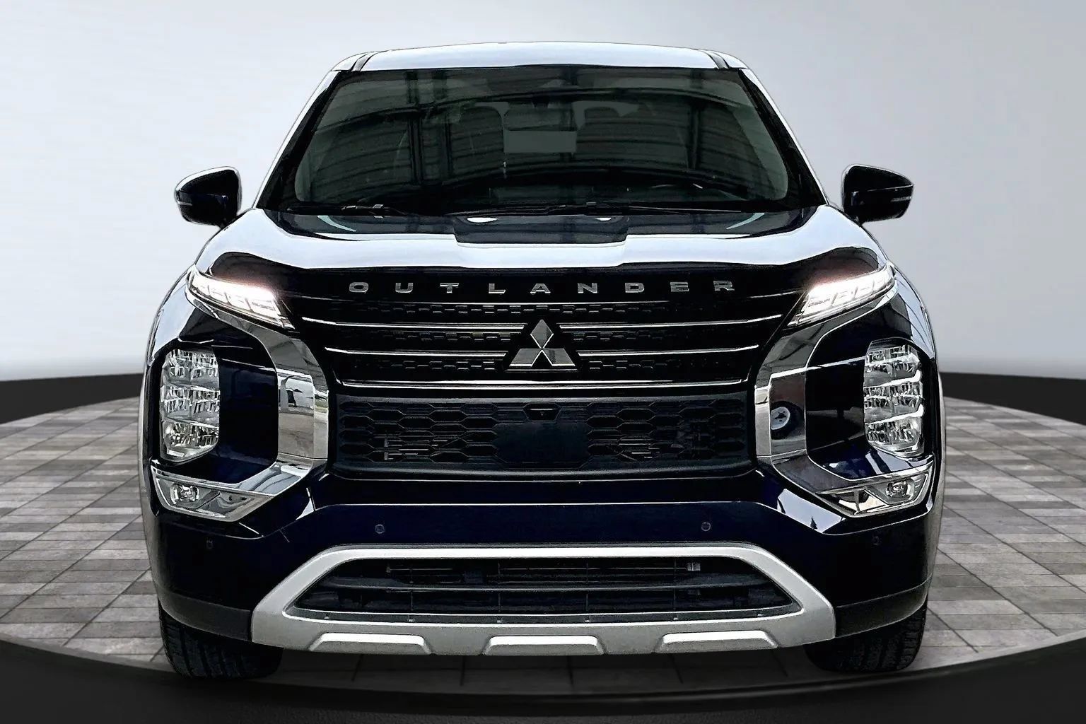 Used 2024 Mitsubishi Outlander SE FWD image 2