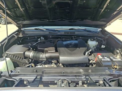 Used 2022 Toyota Tacoma TRD Off-Road w/ Technology Package AWD/4WD image 27