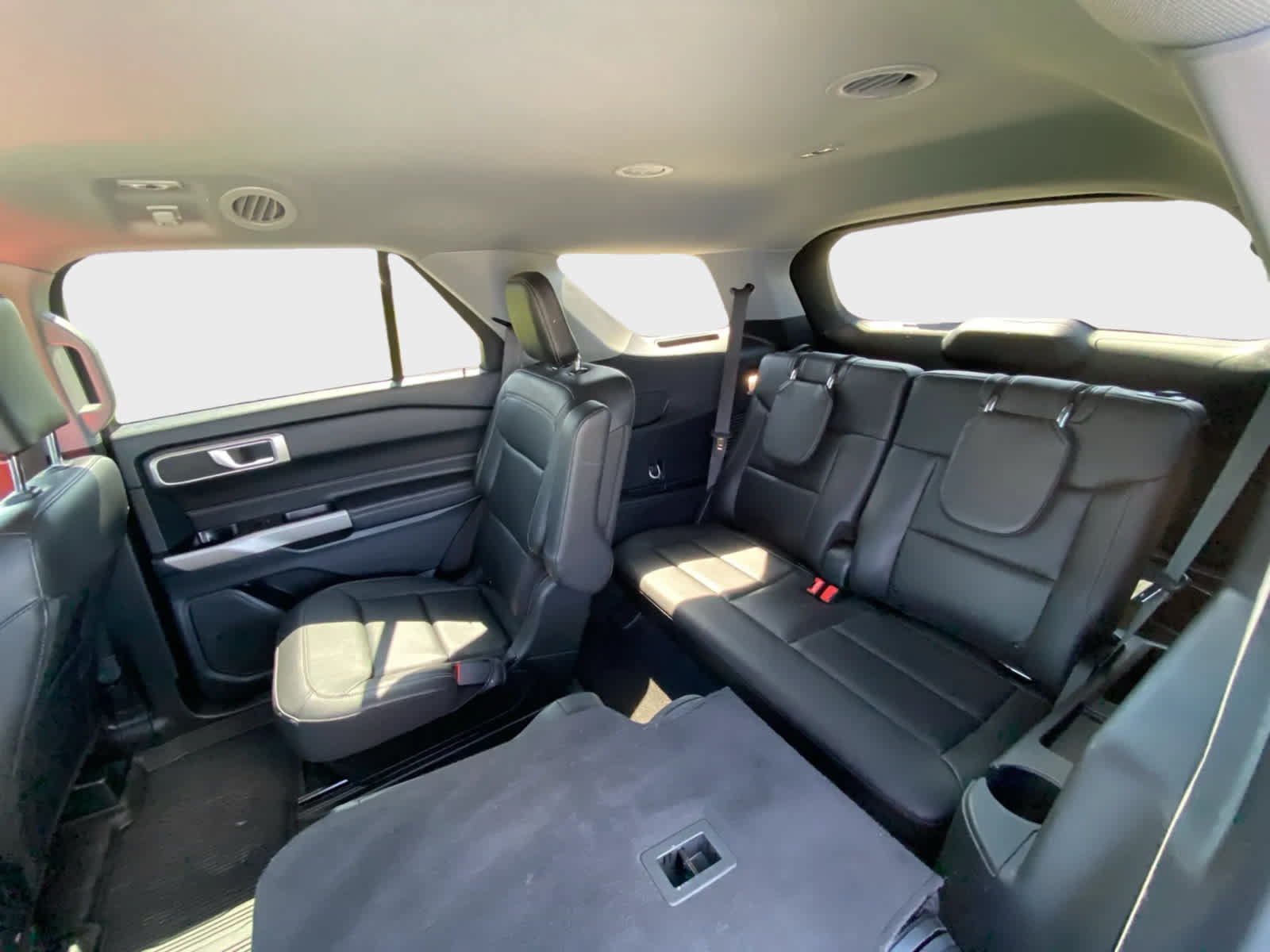 Used 2023 Ford Explorer XLT w/ Equipment Group 202A AWD/4WD image 16
