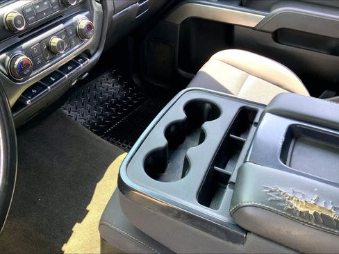 Used 2018 Chevrolet Silverado 1500 LT w/ Texas Edition RWD image 15