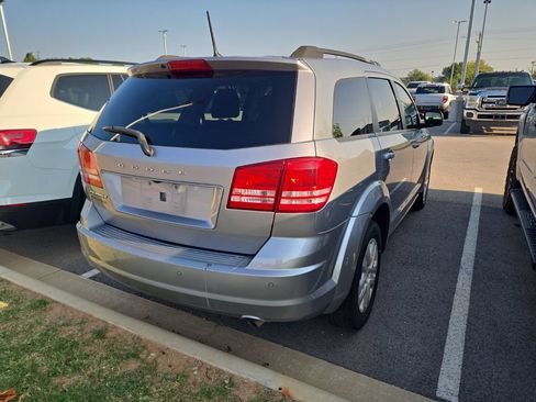 Used 2020 Dodge Journey SE FWD image 3