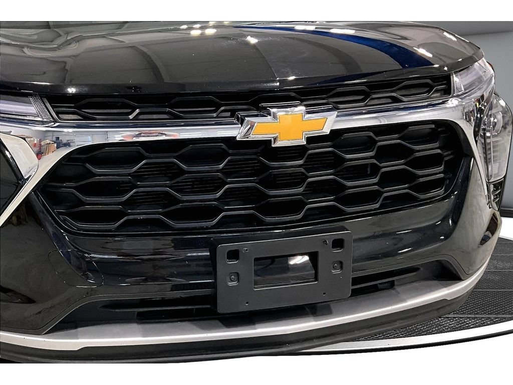 Used 2025 Chevrolet Trax LT FWD image 53