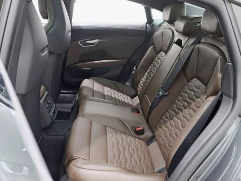 Used 2023 Audi e-tron GT Prestige image 31