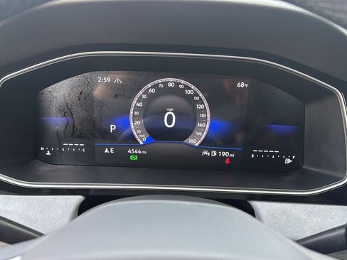 Certified 2025 Volkswagen Jetta SE image 15