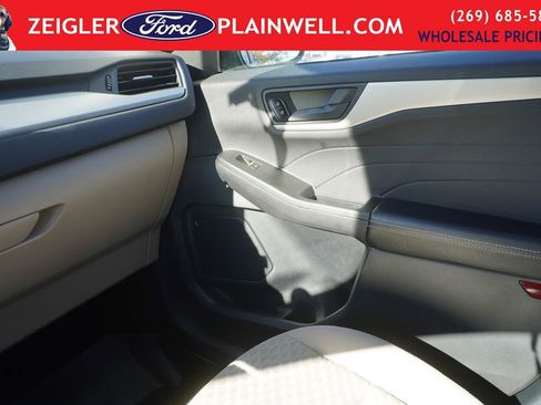 Used 2022 Ford Escape SE image 30