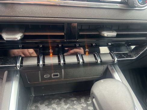 Used 2024 Chevrolet Colorado W/T image 10