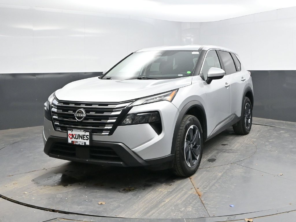 Used 2025 Nissan Rogue SV AWD/4WD image 3