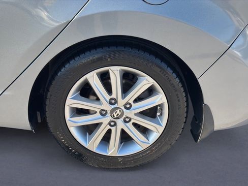 Used 2015 Hyundai Elantra SE w/ Option Group 02 FWD image 9