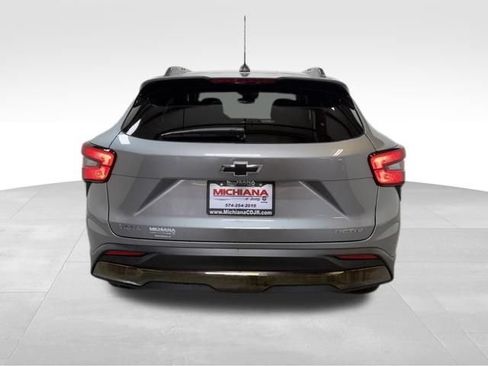 Used 2025 Chevrolet Trax ACTIV w/ Sunroof Package FWD image 8