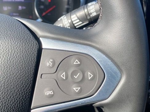 Used 2023 Chevrolet Traverse LT image 32