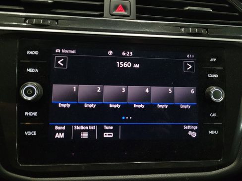 Used 2020 Volkswagen Tiguan SE AWD/4WD image 25