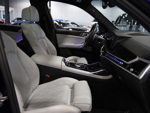 Used 2024 BMW X7 xDrive40i w/ M Sport Package AWD/4WD image 41