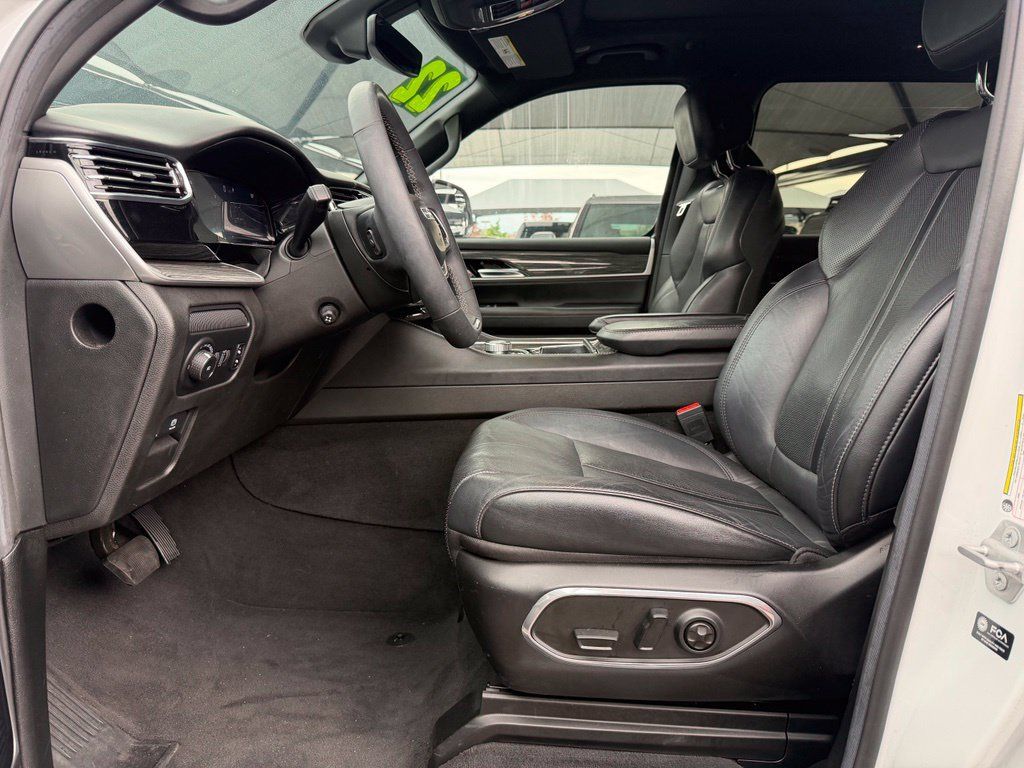 Used 2022 Jeep Wagoneer Series III w/ Premium Group I AWD/4WD image 10