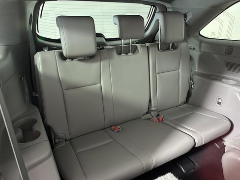 Used 2018 Toyota Highlander Limited Platinum AWD/4WD image 17
