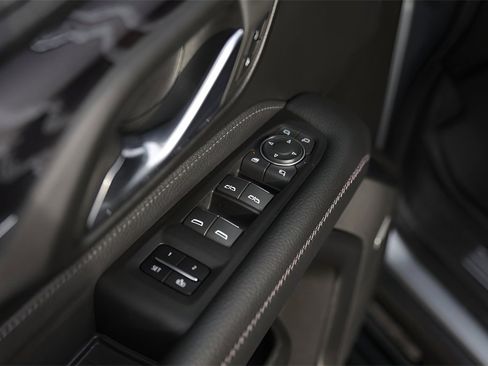 Used 2024 GMC Yukon Denali image 24