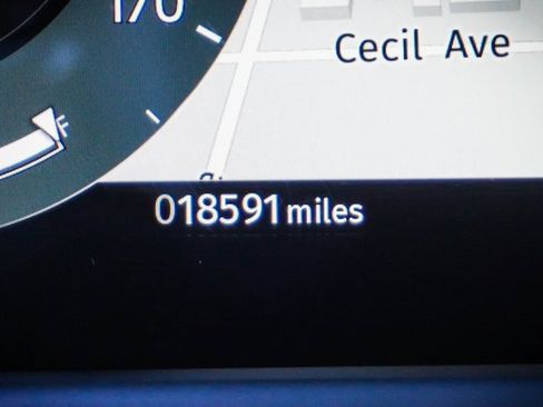 Used 2024 Land Rover Range Rover Velar Dynamic SE image 9