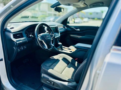 Used 2018 GMC Acadia SLE FWD image 9