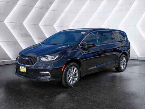 New 2026 Chrysler Pacifica Select image 18