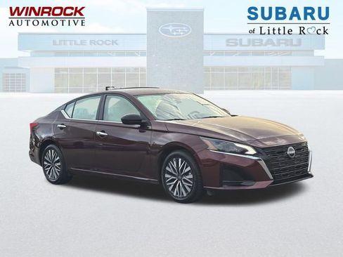 Used 2025 Nissan Altima 2.5 SV FWD image 1