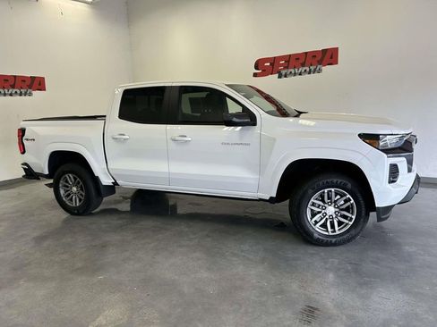 Used 2023 Chevrolet Colorado LT w/ LT Convenience Package AWD/4WD image 2