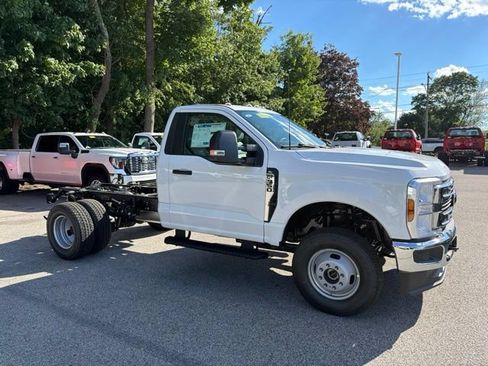 New 2026 Ford F350 XL w/ XL Chrome Package AWD/4WD image 2