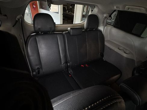 Used 2014 Toyota Sienna SE FWD image 26
