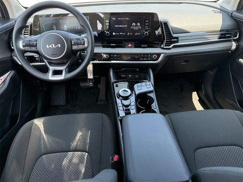New 2025 Kia Sportage LX image 10