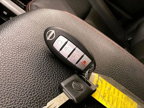 Used 2023 Nissan Titan PRO-4X w/ Pro-4x Convenience Package image 14