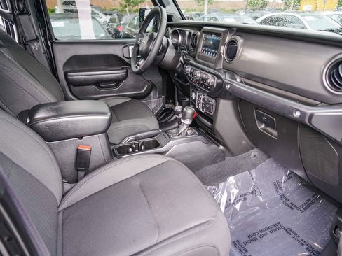 Used 2023 Jeep Gladiator Sport image 16