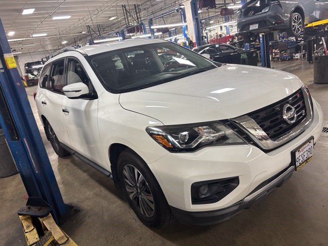 Used 2018 Nissan Pathfinder S FWD image 2