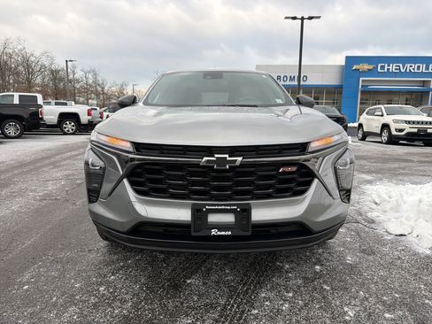 Used 2024 Chevrolet Trax RS w/ Driver Confidence Package image 2